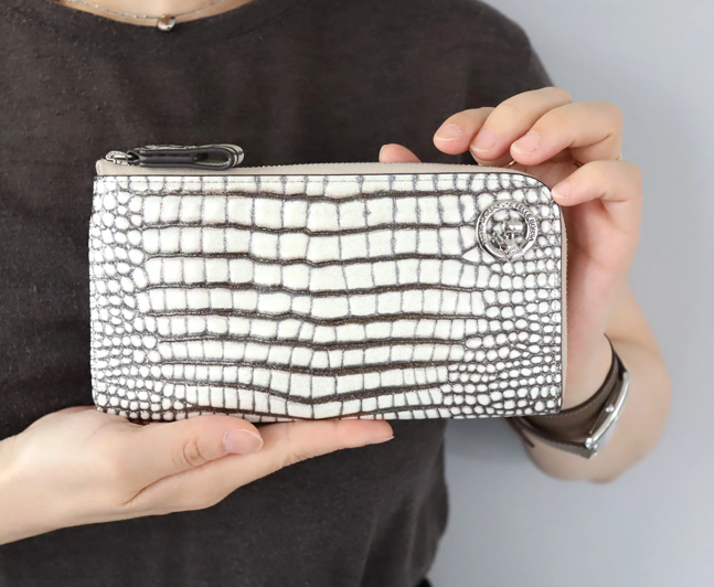 PELLE BORSA】👜👛 人気のオロルシリーズの新型お財布です