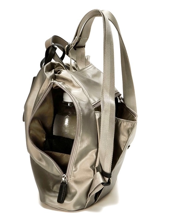 PELLE BORSA】👜👛NEW✨コンパクトで軽いリュックが登場