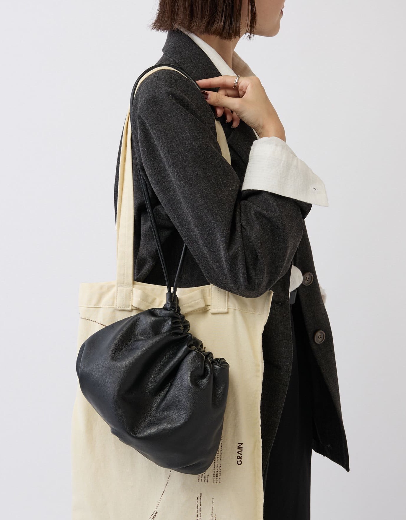 ラシット】SNSで話題のアイテム入荷『4way巾着バッグ ラシット】SNSで話題のアイテム入荷『4way巾着バッグ