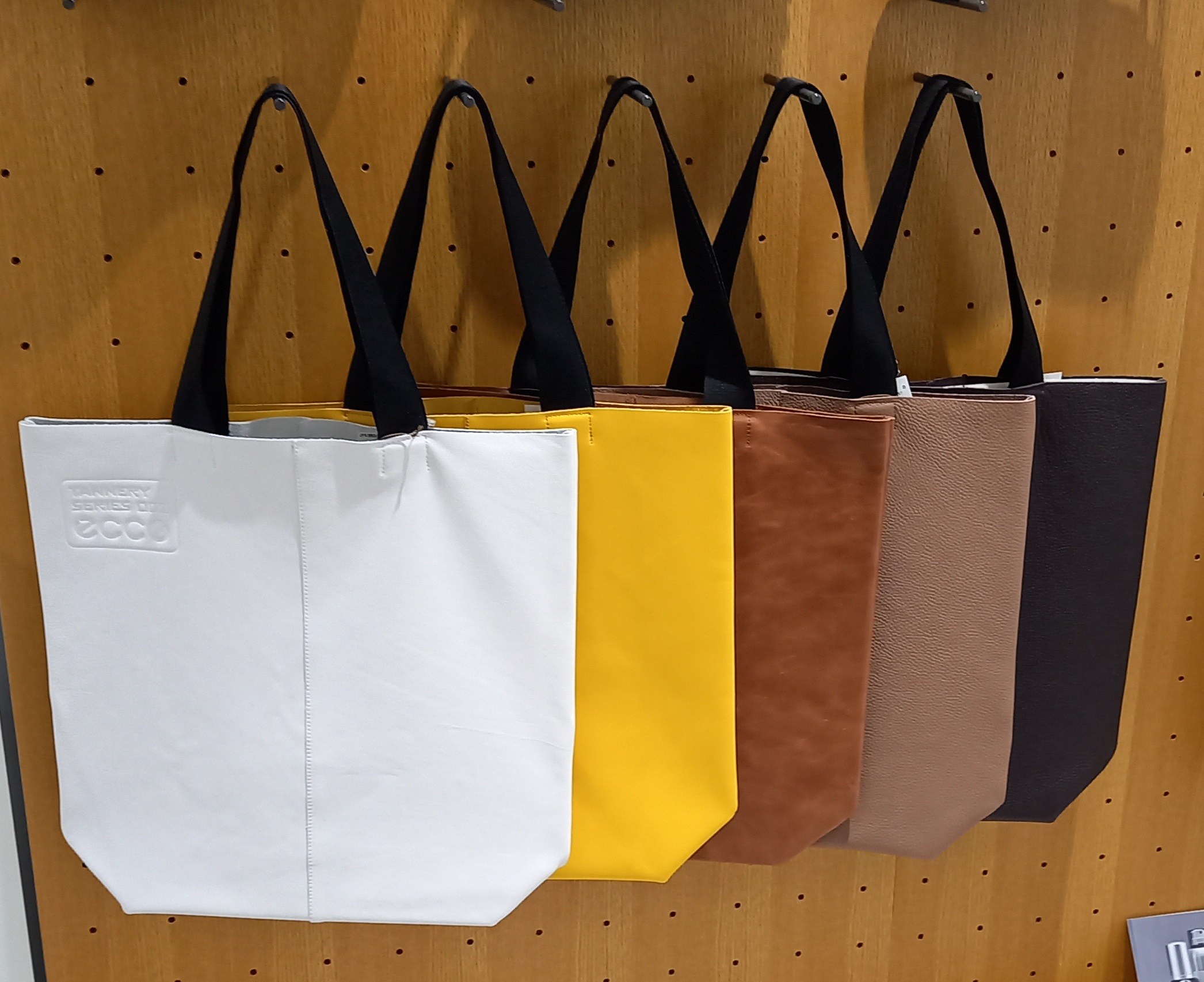 ECCOから“1点もののレザートートバッグ”9月11日発売 『TANNERY