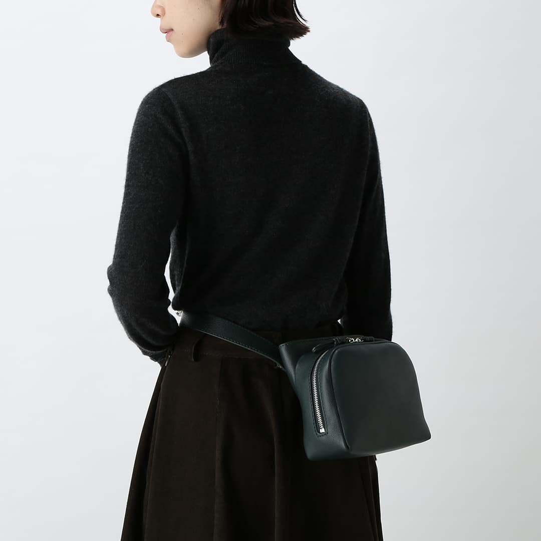 マザーハウス》秋のお出かけにぴったりのショルダーバッグ